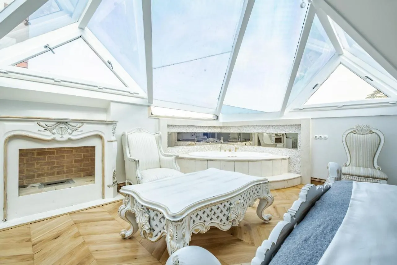 Exquisite Studio In Historic Mansion In Beylerbeyi İstanbul